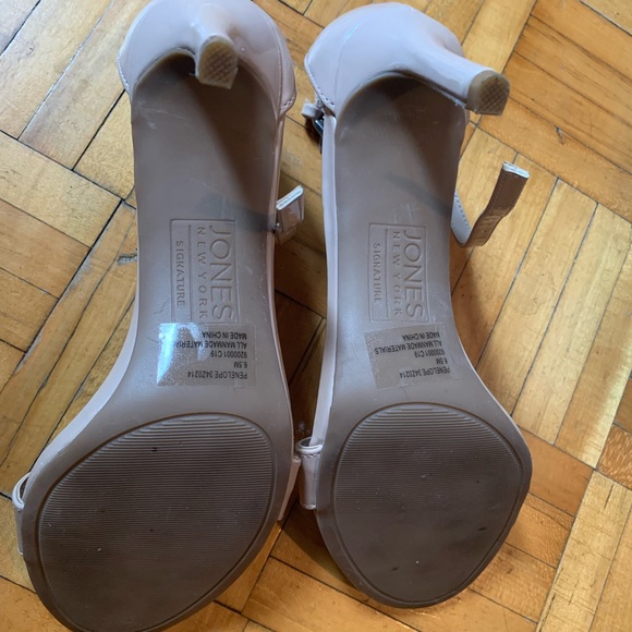 Neutral sandals - Picture 3 of 5